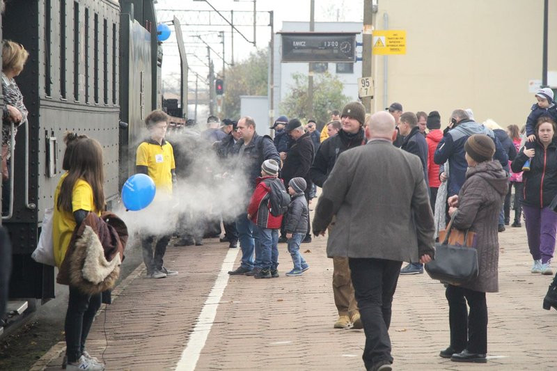 Pociąg retro połączył Leszno i Rawicz (reportaż dźwiękowy, wideo i zdjęcia)