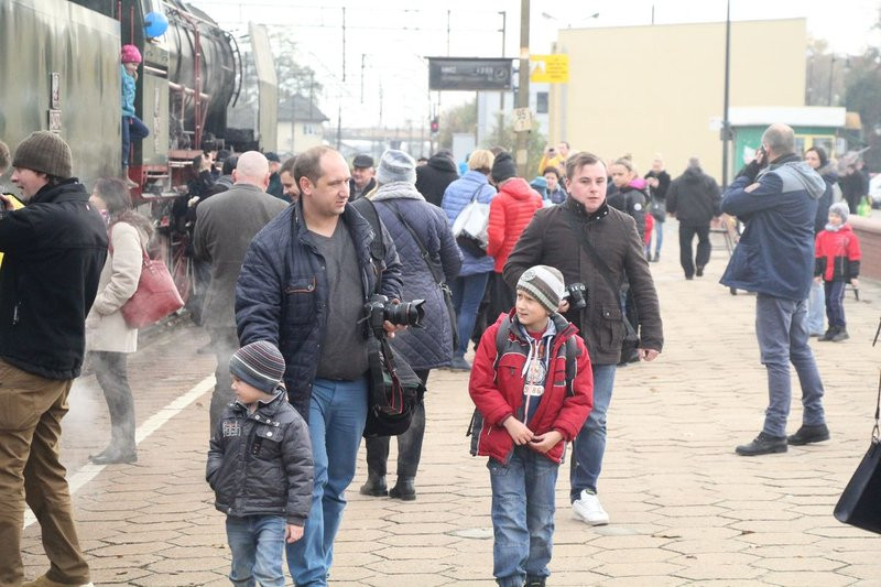 Pociąg retro połączył Leszno i Rawicz (reportaż dźwiękowy, wideo i zdjęcia)