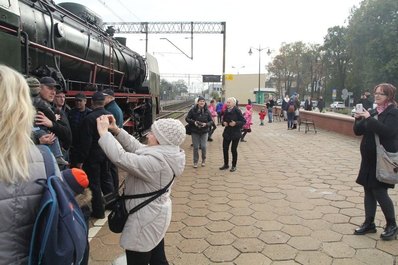 Pociąg retro połączył Leszno i Rawicz (reportaż dźwiękowy, wideo i zdjęcia)