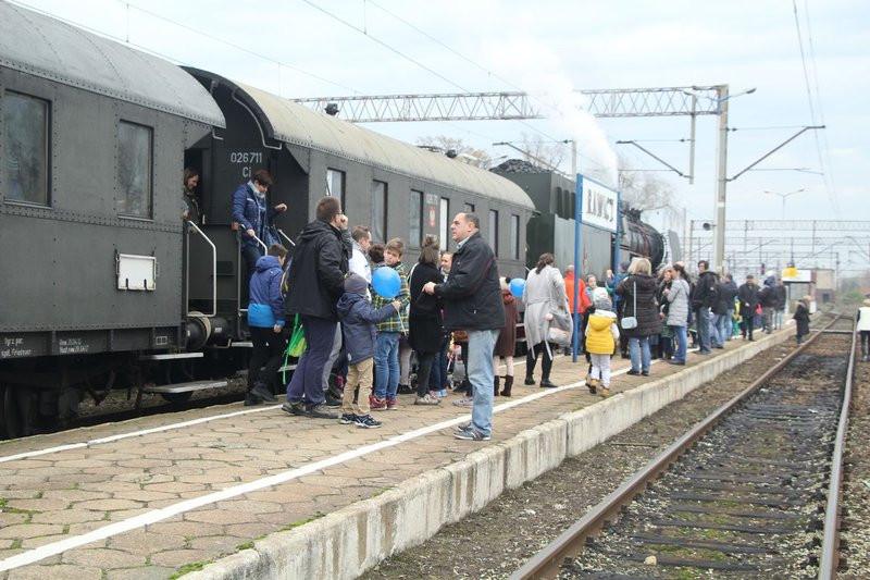 Pociąg retro połączył Leszno i Rawicz (reportaż dźwiękowy, wideo i zdjęcia)