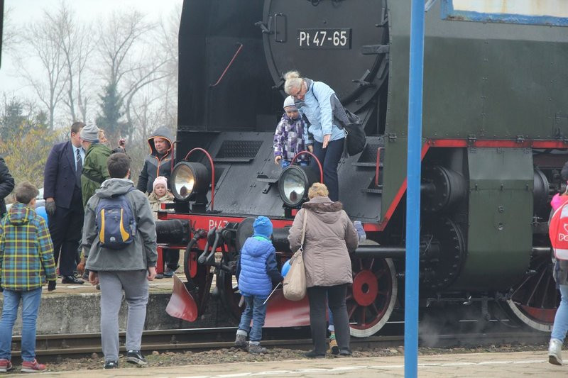 Pociąg retro połączył Leszno i Rawicz (reportaż dźwiękowy, wideo i zdjęcia)