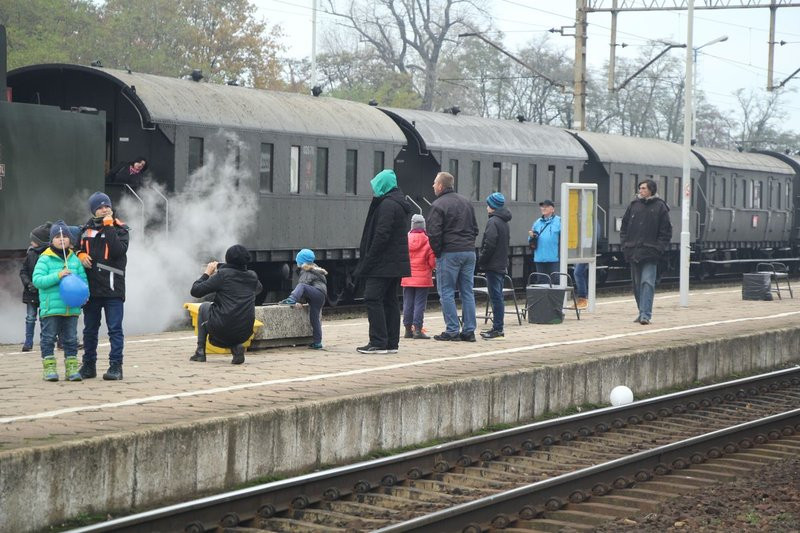 Pociąg retro połączył Leszno i Rawicz (reportaż dźwiękowy, wideo i zdjęcia)