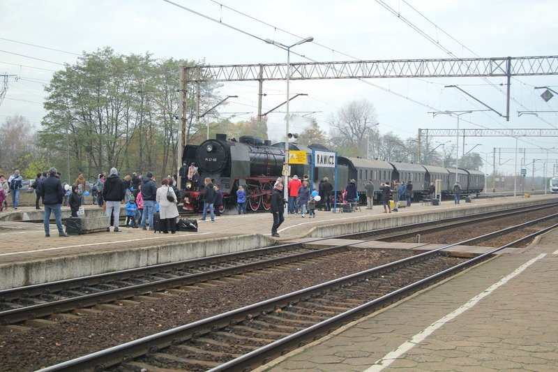 Pociąg retro połączył Leszno i Rawicz (reportaż dźwiękowy, wideo i zdjęcia)
