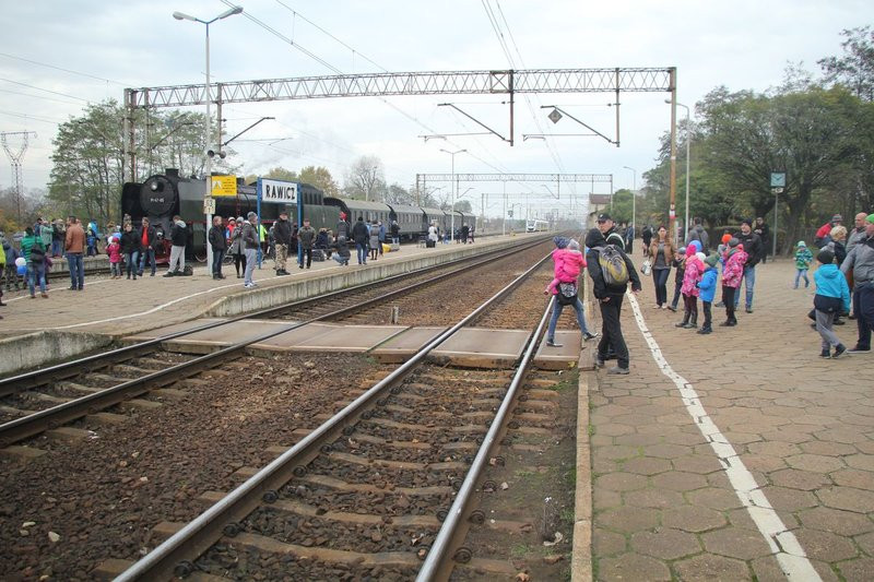 Pociąg retro połączył Leszno i Rawicz (reportaż dźwiękowy, wideo i zdjęcia)