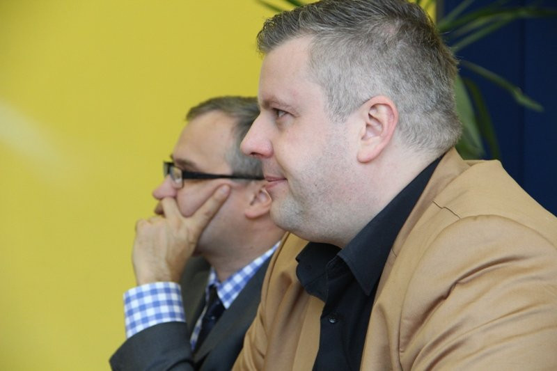 Uczniowie z chęcią korzystają z tabletów (zdjęcia)
