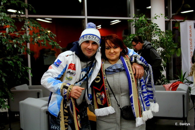 Ultrasi wracają na stadion (zdjęcia)