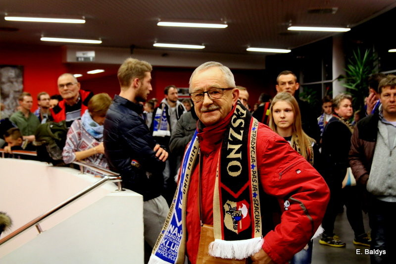 Ultrasi wracają na stadion (zdjęcia)