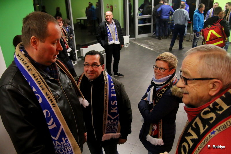 Ultrasi wracają na stadion (zdjęcia)