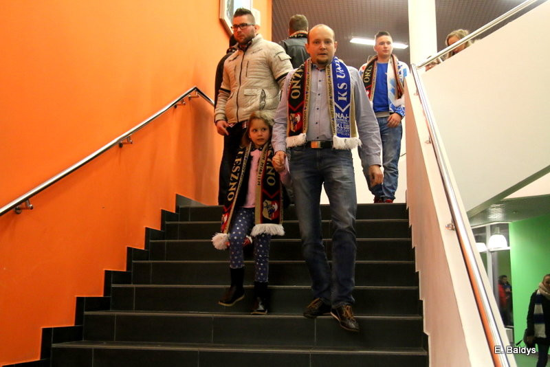 Ultrasi wracają na stadion (zdjęcia)