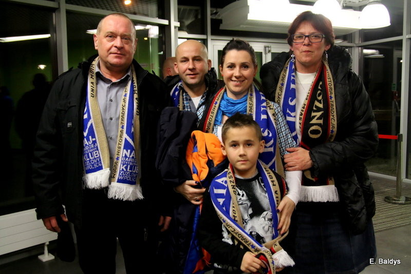 Ultrasi wracają na stadion (zdjęcia)
