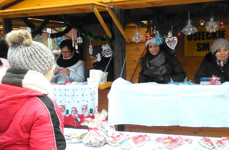 Pierniki i grochówka na osieckim rynku (zdjęcia)