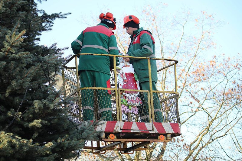 Choinka ubrana, lodowisko otwarte (dużo zdjęć)