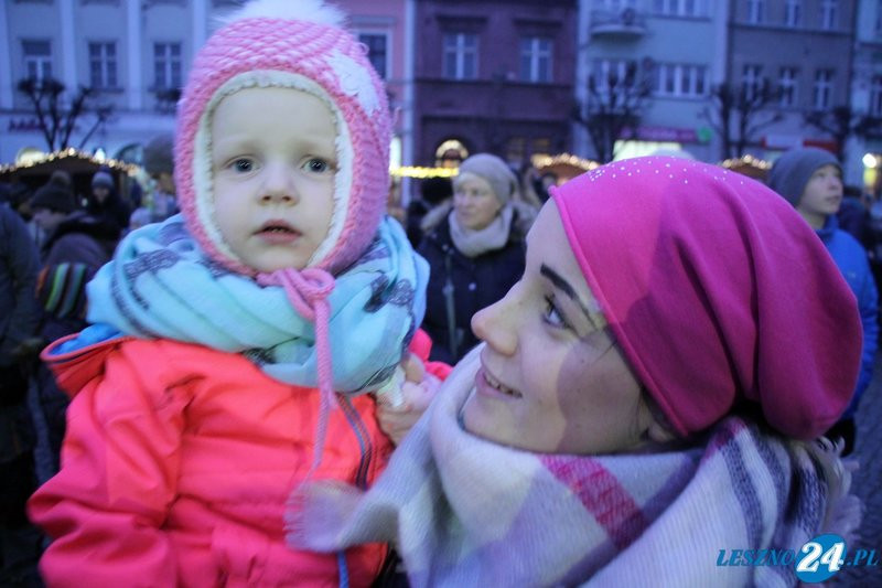 Choinka rozbłysła setkami światełek (wideo i zdjęcia)