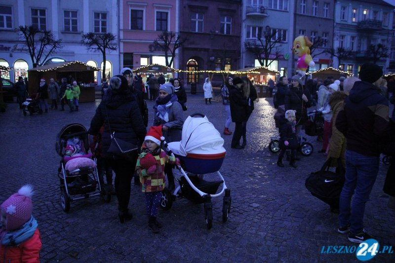 Choinka rozbłysła setkami światełek (wideo i zdjęcia)