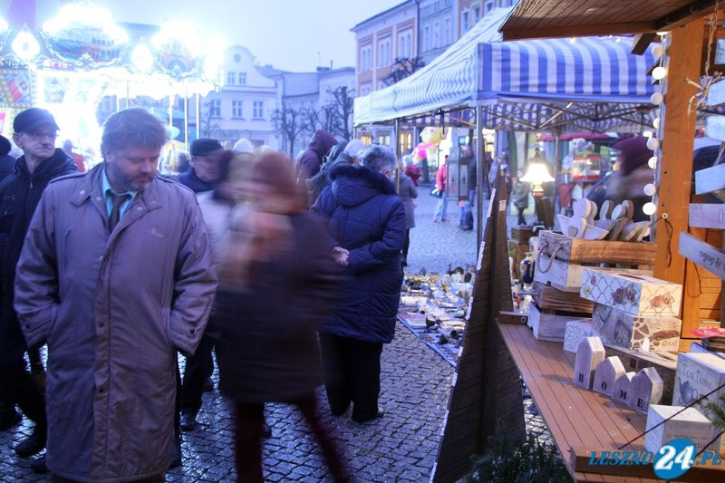 Choinka rozbłysła setkami światełek (wideo i zdjęcia)