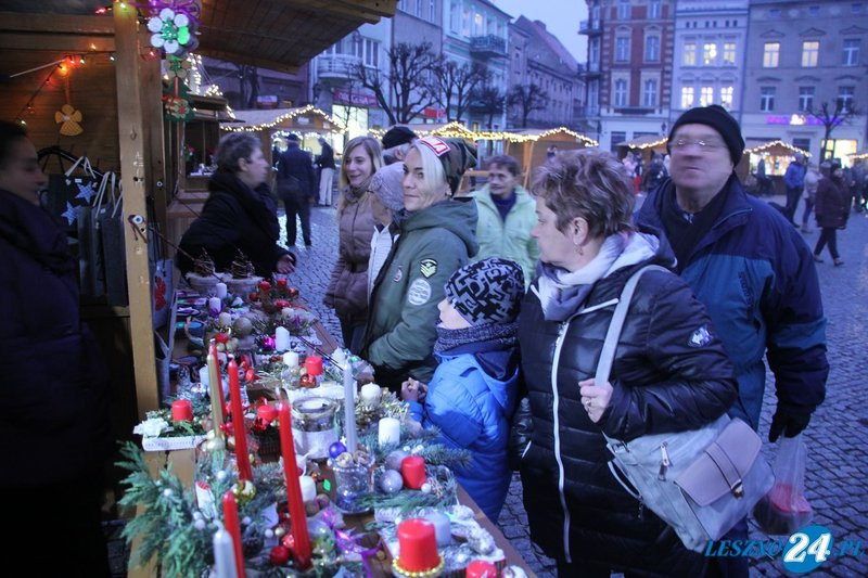 Choinka rozbłysła setkami światełek (wideo i zdjęcia)