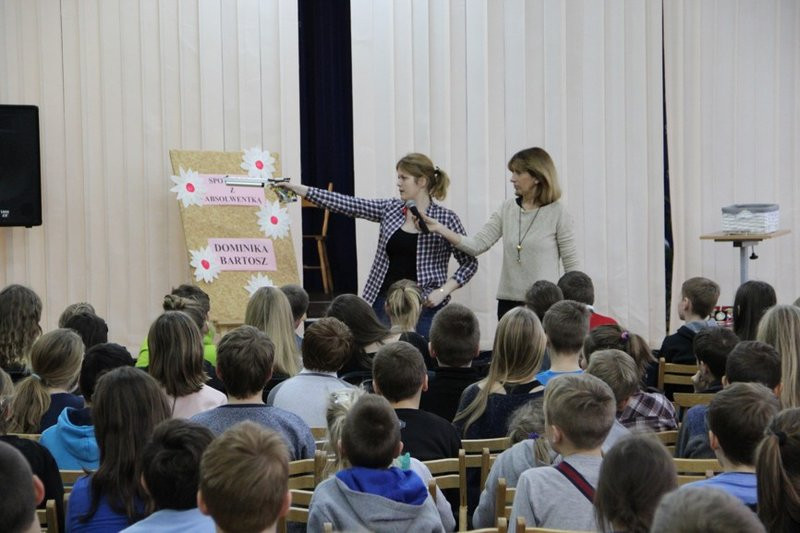 Z absolwentką o strzelectwie (zdjęcia)