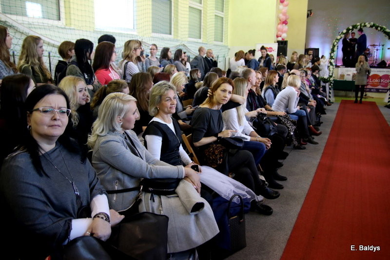 Gala ślubna w szkole (dużo zdjęć)