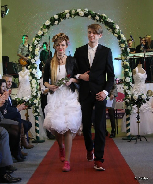 Gala ślubna w szkole (dużo zdjęć)