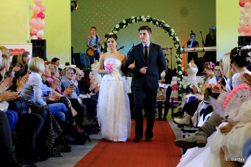 Gala ślubna w szkole (dużo zdjęć)