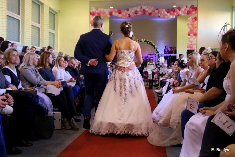 Gala ślubna w szkole (dużo zdjęć)