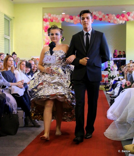 Gala ślubna w szkole (dużo zdjęć)