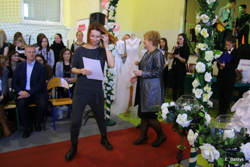 Gala ślubna w szkole (dużo zdjęć)