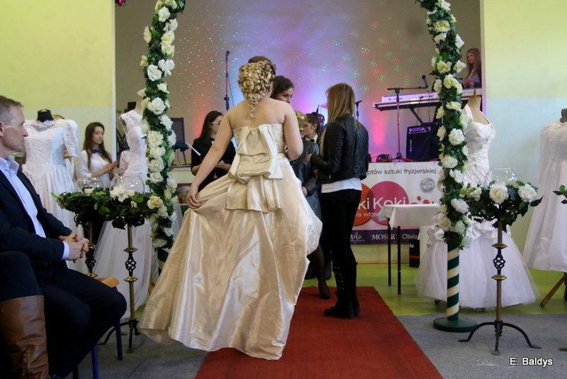 Gala ślubna w szkole (dużo zdjęć)