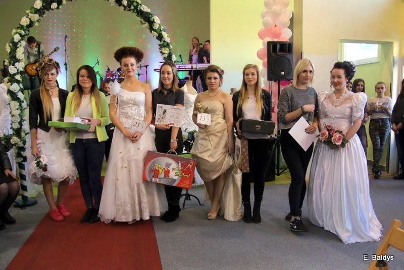 Gala ślubna w szkole (dużo zdjęć)