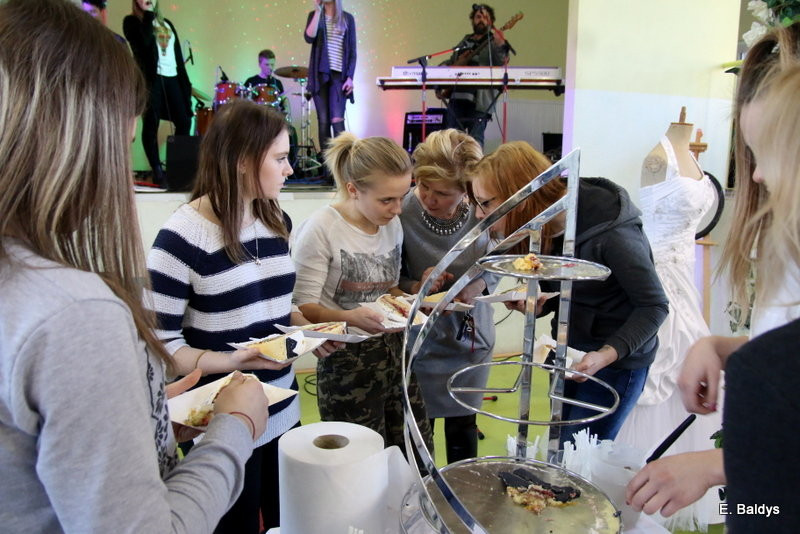 Gala ślubna w szkole (dużo zdjęć)