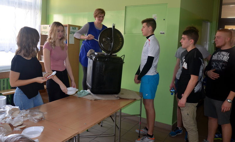 Rewelacyjna grochówka na mecie (zdjęcia)