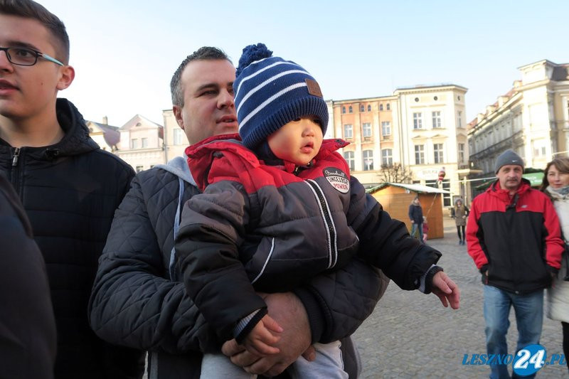 Święty Mikołaj i renifery na Rynku w Lesznie (wideo i zdjęcia)