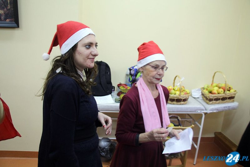 Starsi ludzie nie pozostali sami (zdjęcia)
