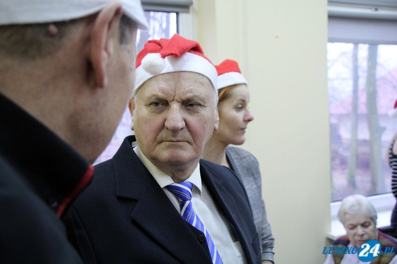 Starsi ludzie nie pozostali sami (zdjęcia)