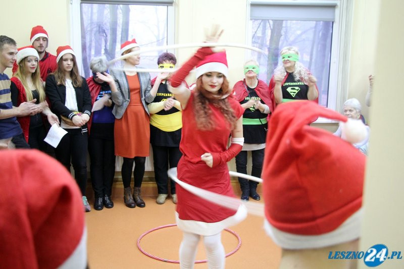 Starsi ludzie nie pozostali sami (zdjęcia)
