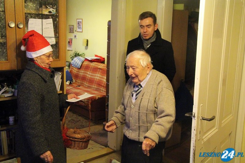 Starsi ludzie nie pozostali sami (zdjęcia)