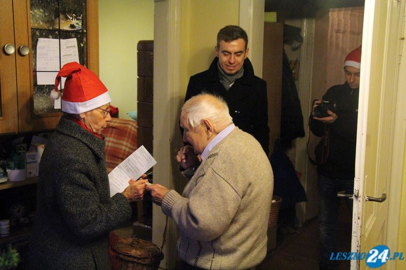 Starsi ludzie nie pozostali sami (zdjęcia)