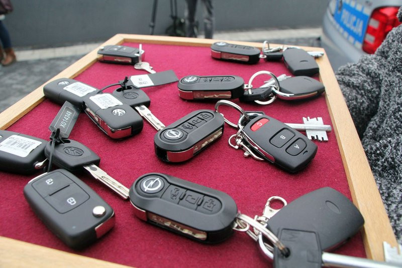Nowe samochody dla policji (zdjęcia)