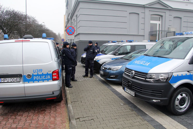 Nowe samochody dla policji (zdjęcia)