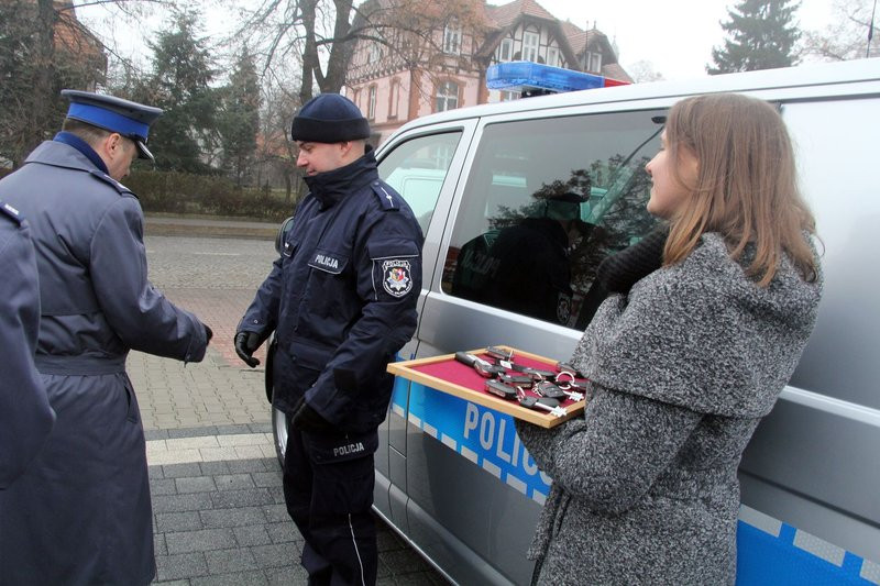 Nowe samochody dla policji (zdjęcia)
