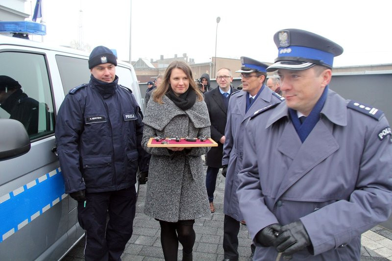 Nowe samochody dla policji (zdjęcia)