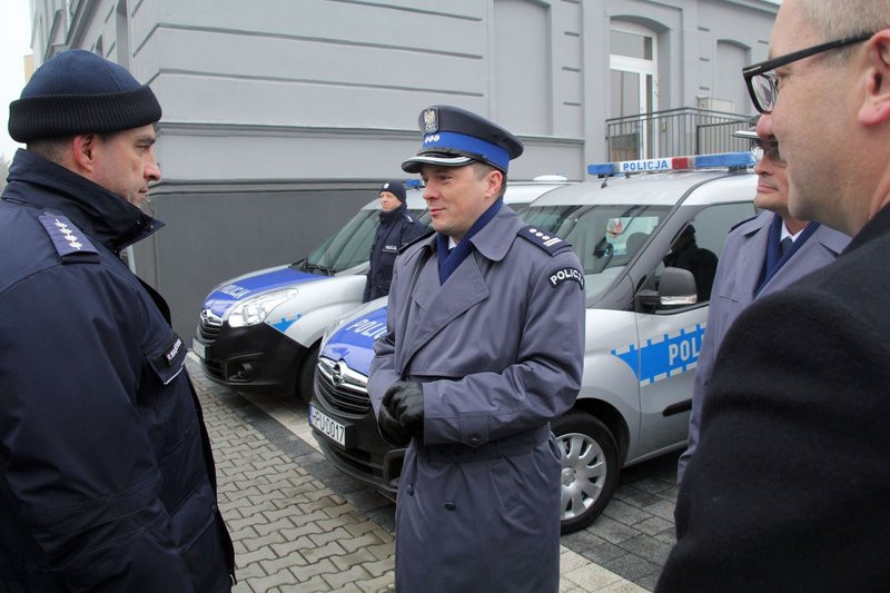 Nowe samochody dla policji (zdjęcia)