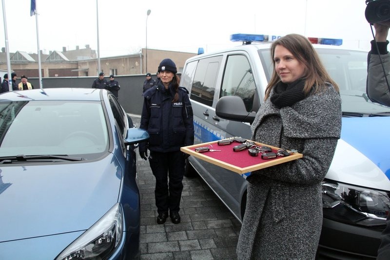 Nowe samochody dla policji (zdjęcia)