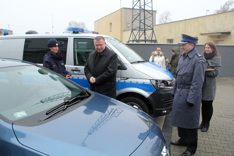 Nowe samochody dla policji (zdjęcia)