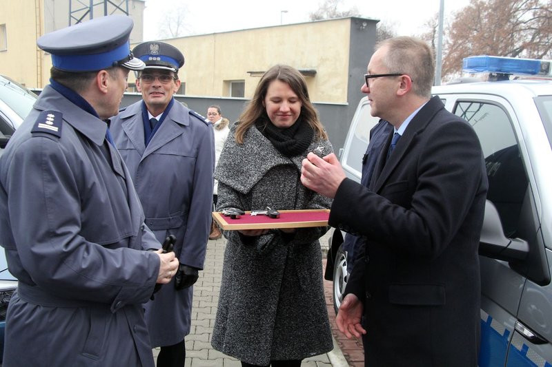 Nowe samochody dla policji (zdjęcia)