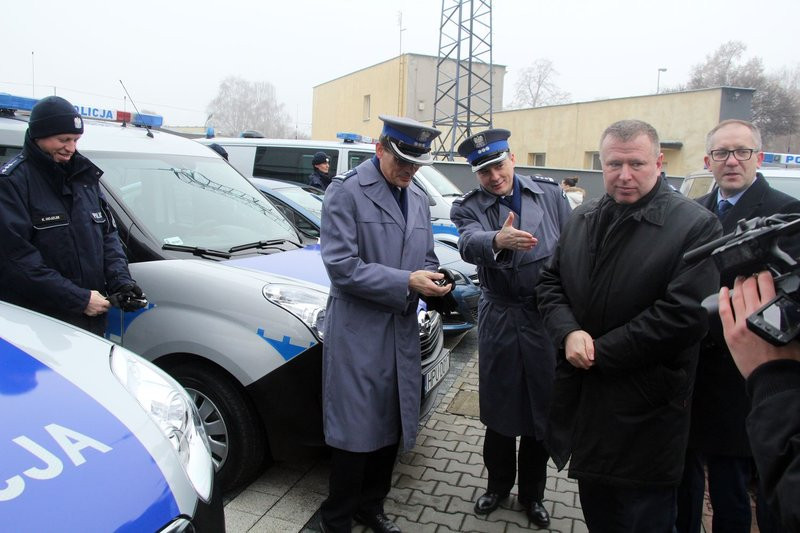 Nowe samochody dla policji (zdjęcia)