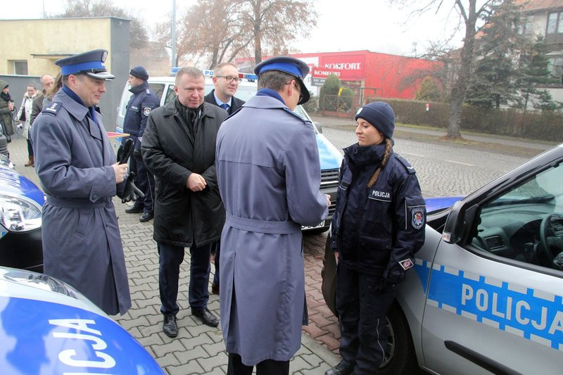 Nowe samochody dla policji (zdjęcia)