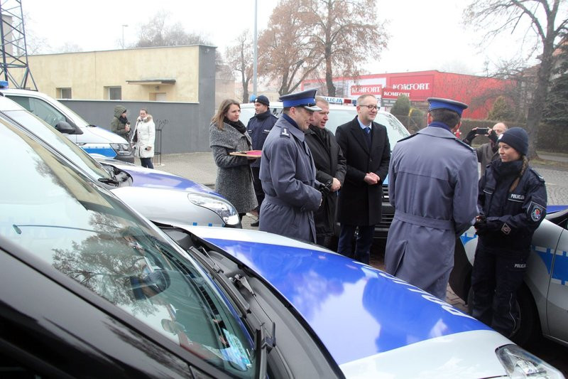 Nowe samochody dla policji (zdjęcia)