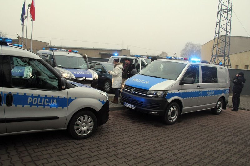 Nowe samochody dla policji (zdjęcia)
