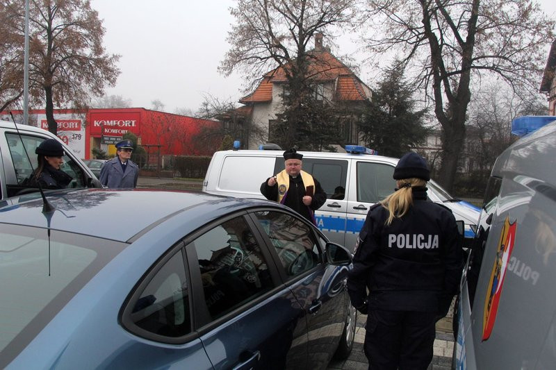 Nowe samochody dla policji (zdjęcia)